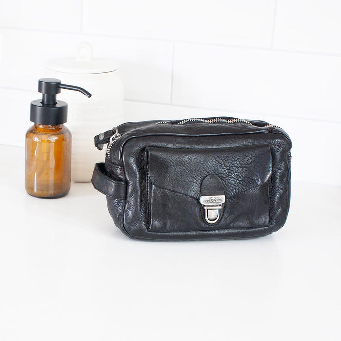 Campomaggi Leather Toiletry Bag with Front Pocket Toiletry Bag Campomaggi Black 